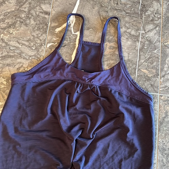 Gap BodyFit tank top - Picture 2 of 6